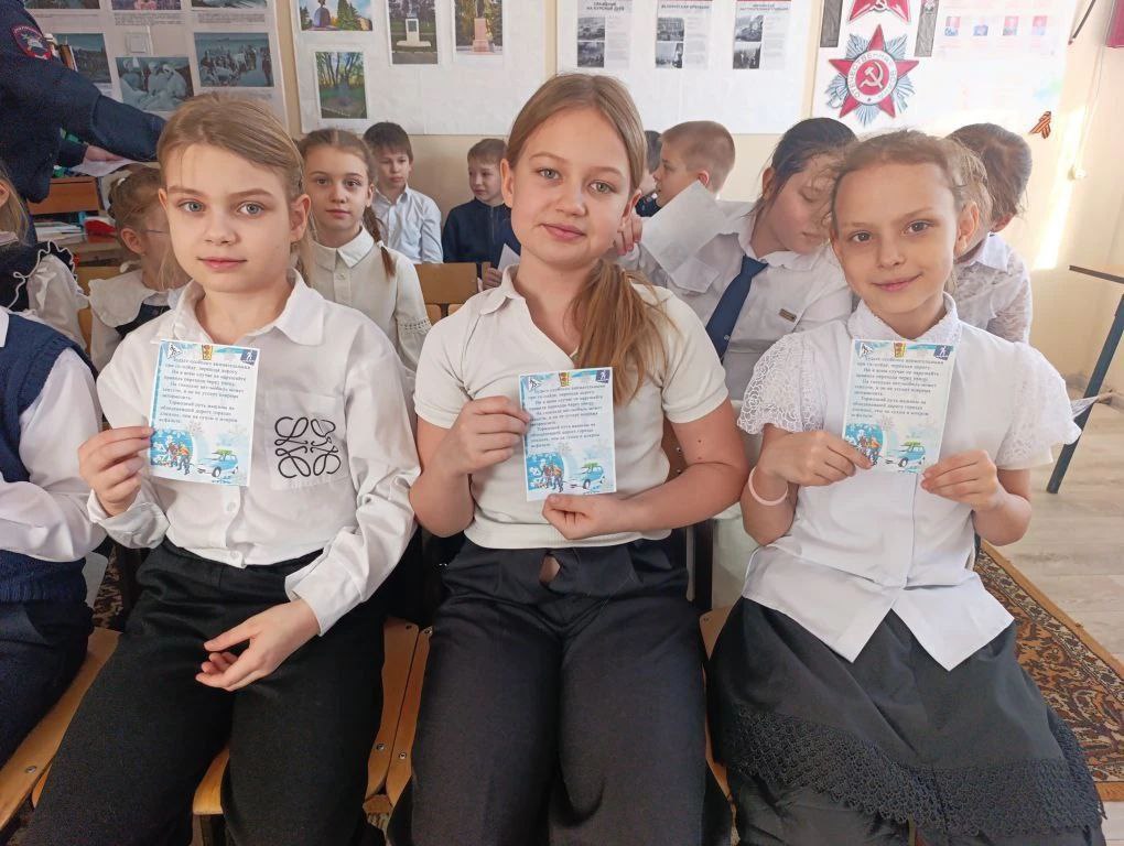 Профилактическая беседа инспектора ГИБДД о правилах дорожного движения состоялась в школе №6 Бузулука Профилактическая беседа инспектора ГИБДД о правилах дорожного движения состоялась в школе №6 Бузулука