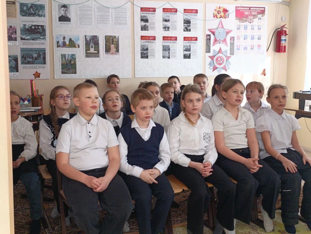 Профилактическая беседа инспектора ГИБДД о правилах дорожного движения состоялась в школе №6 Бузулука Профилактическая беседа инспектора ГИБДД о правилах дорожного движения состоялась в школе №6 Бузулука