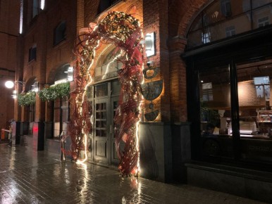 Где отпраздновать новый год: ресторан Sapiens впечатляет атмосферой и кухней