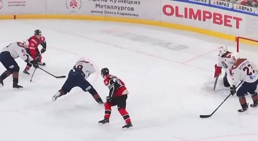 Вратаря ХК «Южный Урал» Сергея Кудрявцева в ВХЛ признали «Игроком дня» после победного матча с командой «Металлург» в Новокузнецке