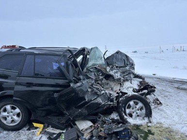 Еще одно ДТП с грузовиком: На трассе Оренбург - Уфа столкнулись КамАЗ и легковой автомобиль