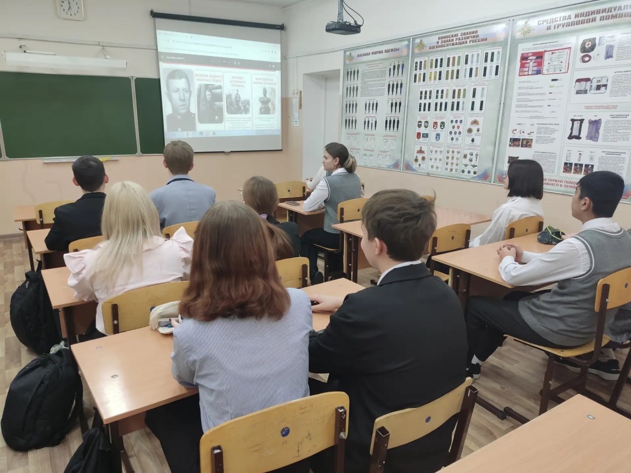 Сегодня, 16 февраля, в школах региона прошли «Разговоры о важном», посвященные Дню защитника Отечества Сегодня, 16 февраля, в школах региона прошли «Разговоры о важном», посвященные Дню защитника Отечества