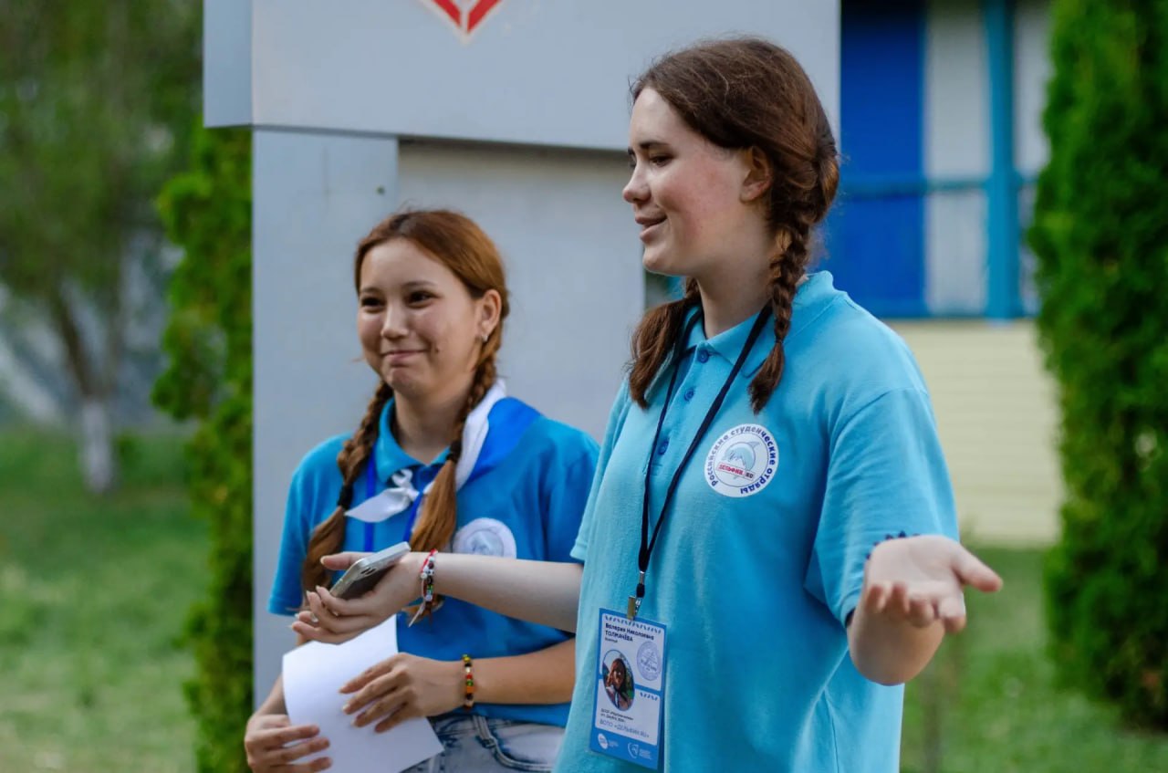 Сегодня молодежь в «целинках» по всей стране отмечает День российских студенческих отрядов Сегодня молодежь в «целинках» по всей стране отмечает День российских студенческих отрядов