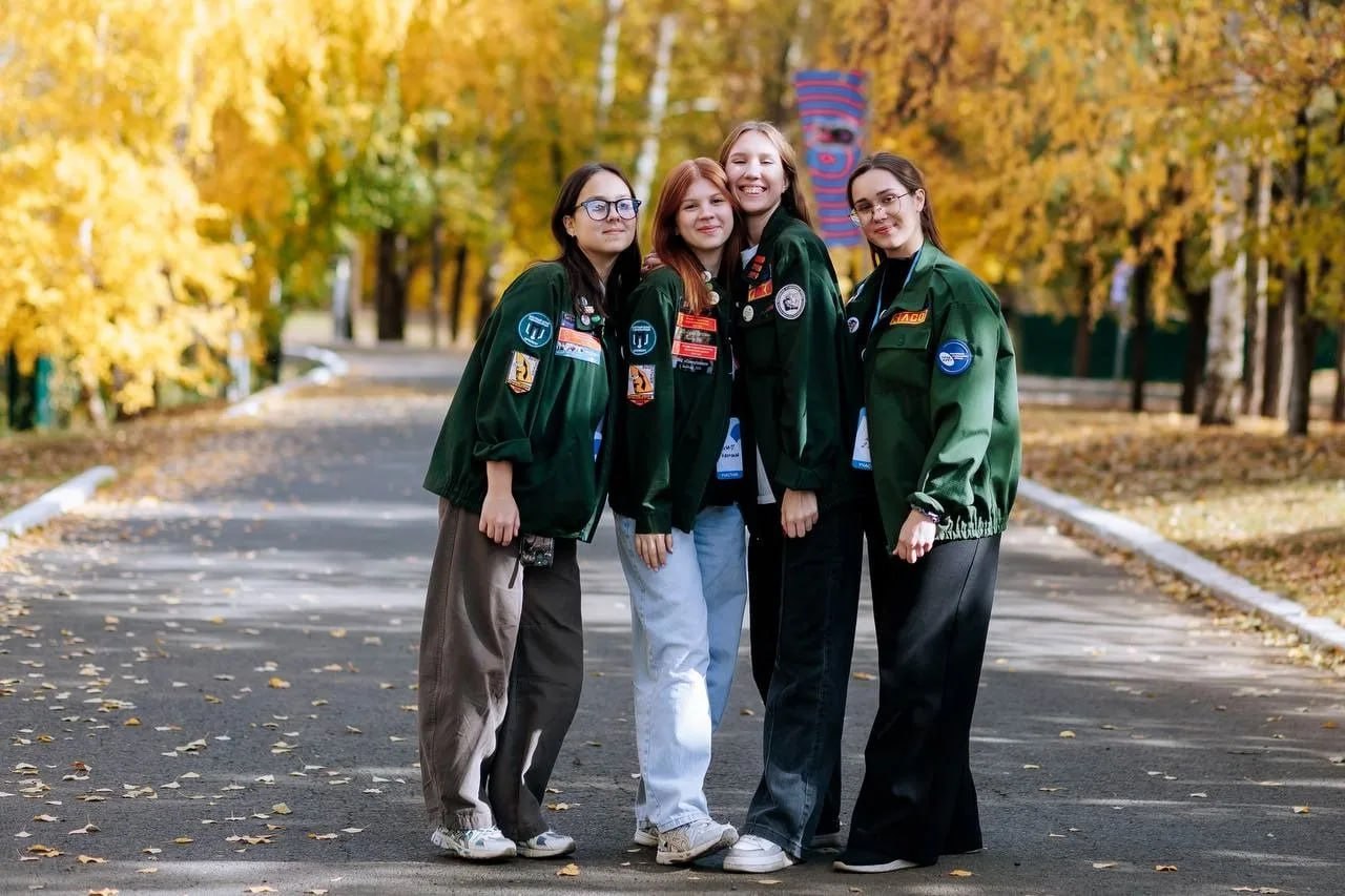Сегодня молодежь в «целинках» по всей стране отмечает День российских студенческих отрядов Сегодня молодежь в «целинках» по всей стране отмечает День российских студенческих отрядов