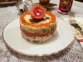 Слоеный салат с авокадо и красной рыбой: легкость и изысканность на вашем столе