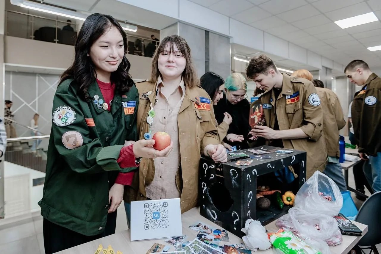 Сегодня молодежь в «целинках» по всей стране отмечает День российских студенческих отрядов Сегодня молодежь в «целинках» по всей стране отмечает День российских студенческих отрядов