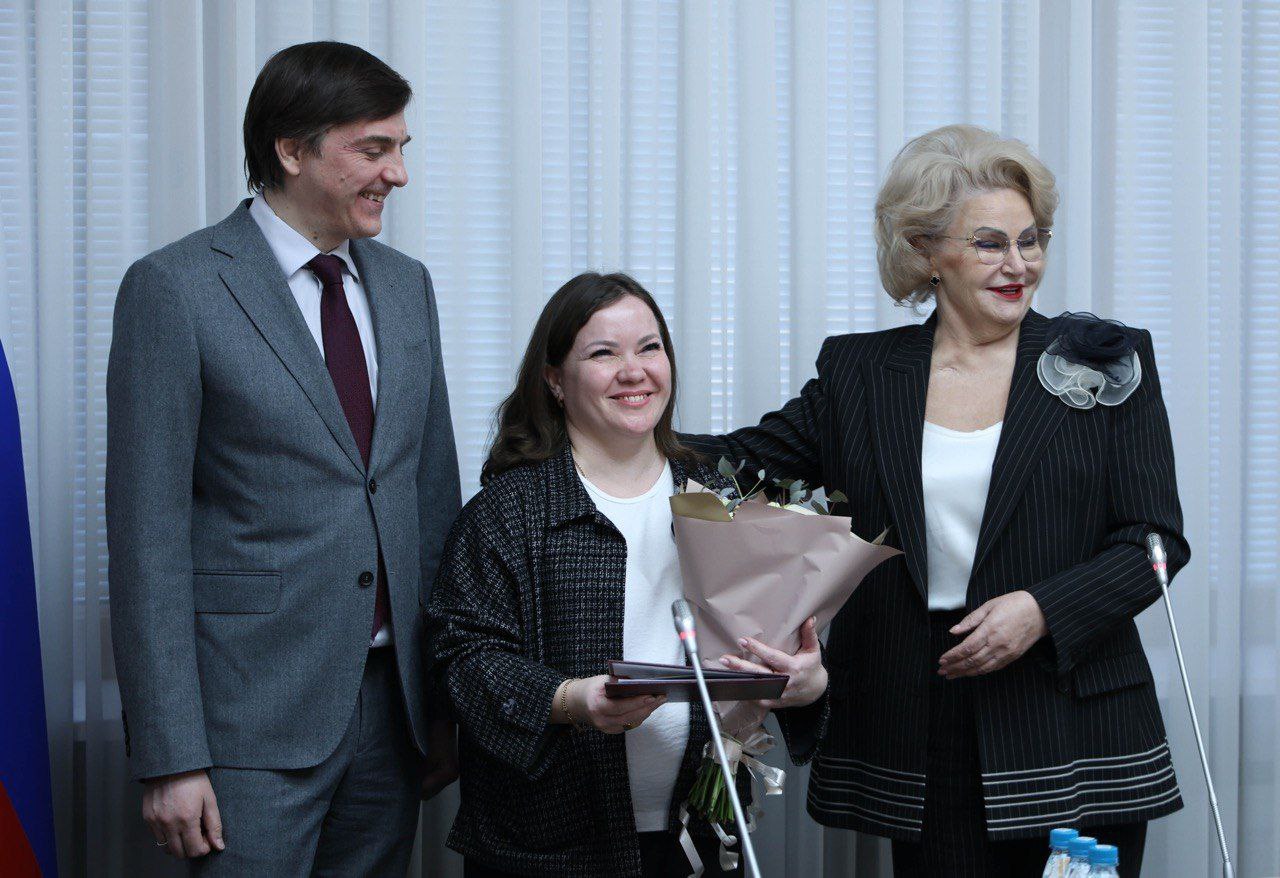 Сегодня наших воспитателей, совершивших отважный поступок, отметили на федеральном уровне Сегодня наших воспитателей, совершивших отважный поступок, отметили на федеральном уровне