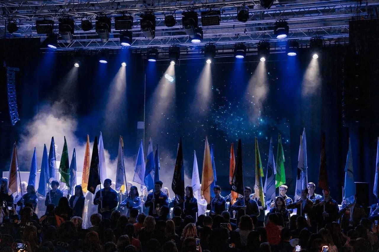 Сегодня молодежь в «целинках» по всей стране отмечает День российских студенческих отрядов Сегодня молодежь в «целинках» по всей стране отмечает День российских студенческих отрядов