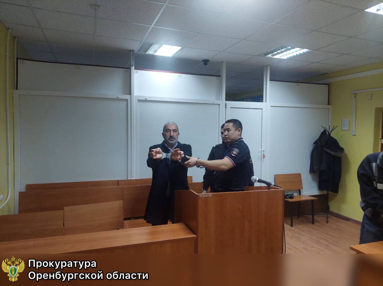 Суд Оренбурга оставил под стражей главу Нежинского сельсовета Наби Османова Суд Оренбурга оставил под стражей главу Нежинского сельсовета Наби Османова