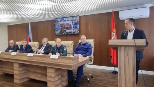 В связи со сложившейся погодной обстановкой по поручению губернатора Евгения Солнцева в регионе провели внеочередное заседание комиссии по предупреждению и ликвидации чрезвычайных ситуаций