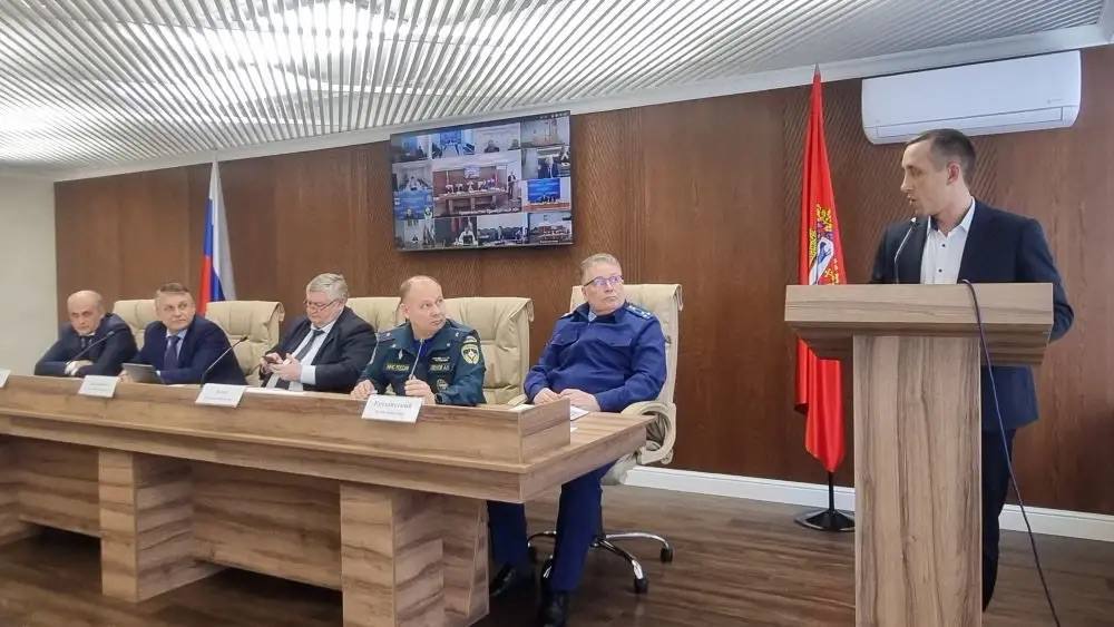 Евгений Солнцев поручил взять на контроль ситуацию на дорогах из-за снегопада Евгений Солнцев поручил взять на контроль ситуацию на дорогах из-за снегопада