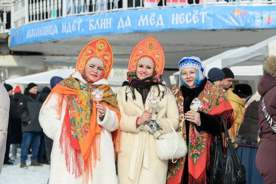 Яркие кадры с Масленицы от нашего фотографа Артема Краснова