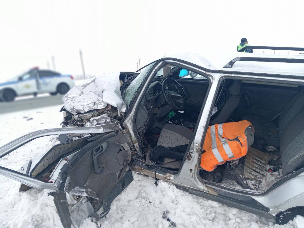 Сегодня, на автомобильной дороге Гай-Орск 21-летняя водитель «Лада-Калина» осуществила выезд на полосу,предназначенную для встречного движения и допустила столкновение с автомобилем «Лада-Приора» Сегодня, на автомобильной дороге Гай-Орск 21-летняя водитель «Лада-Калина» осуществила выезд на полосу,предназначенную для встречного движения и допустила столкновение с автомобилем «Лада-Приора»