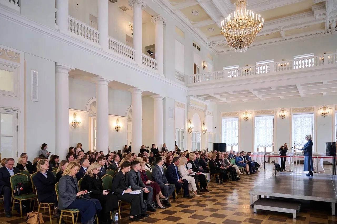 Министерство культуры Оренбургской области получило награду за достижение ключевых показателей в 2025 году Министерство культуры Оренбургской области получило награду за достижение ключевых показателей в 2025 году