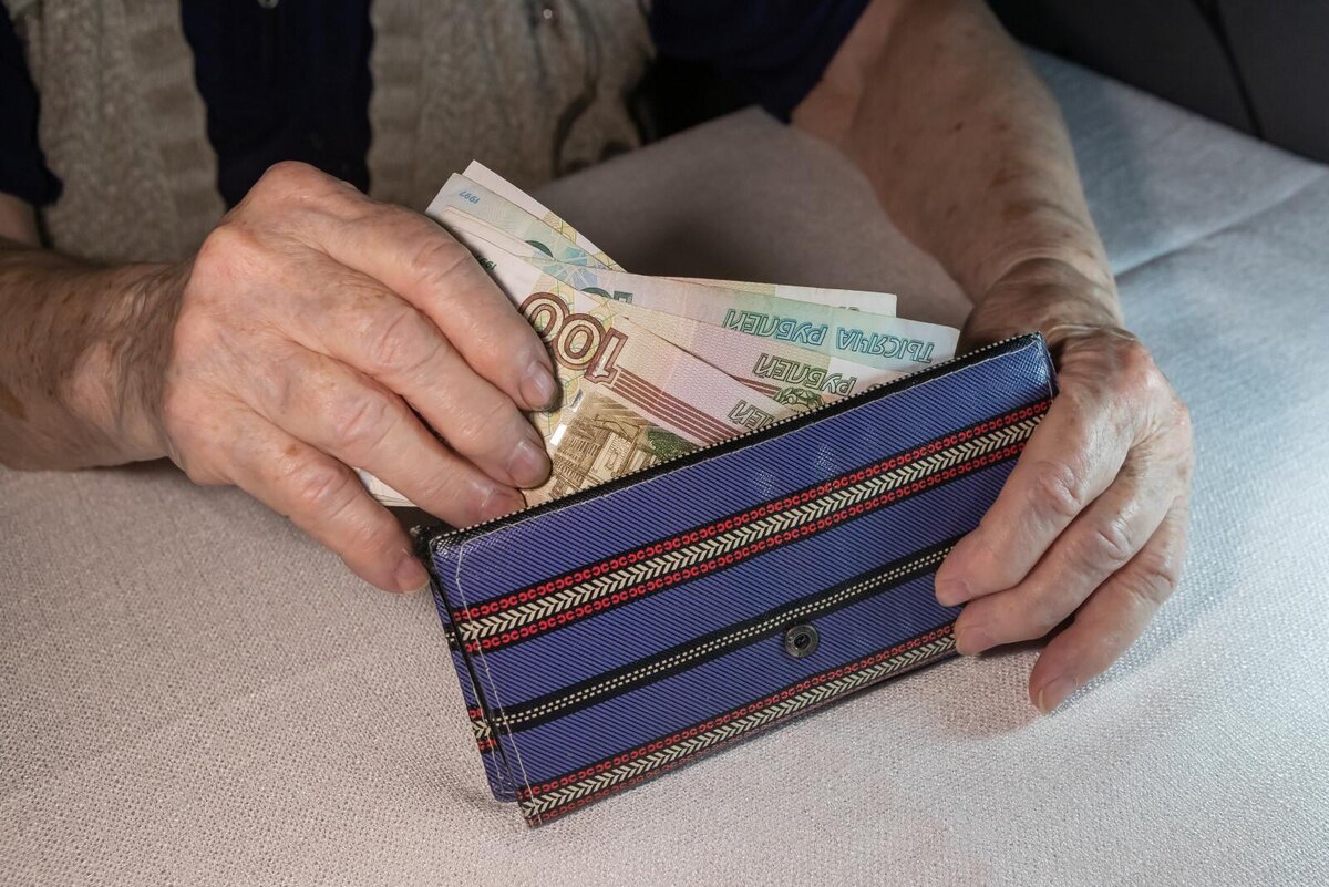 Средняя пенсия работающих пенсионеров в России достигла 21,4 тысячи рублей