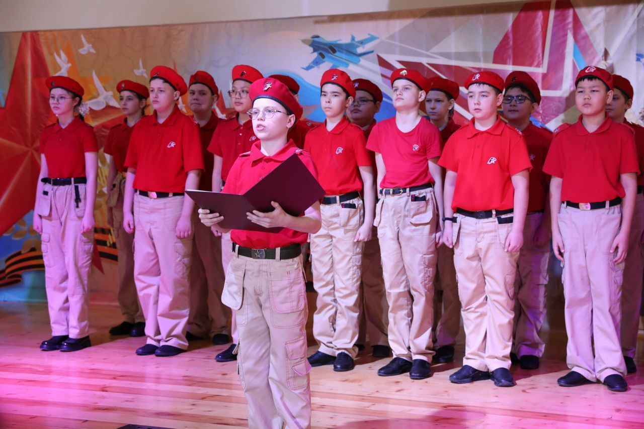 В школе № 88 Оренбурга открылась «Парта Героя» В школе № 88 Оренбурга открылась «Парта Героя»