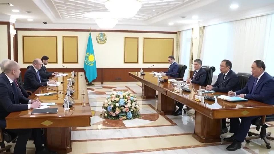 В Астане состоялась рабочая встреча Евгения Солнцева с Премьер-министром Казахстана Олжасом Бектеновым
