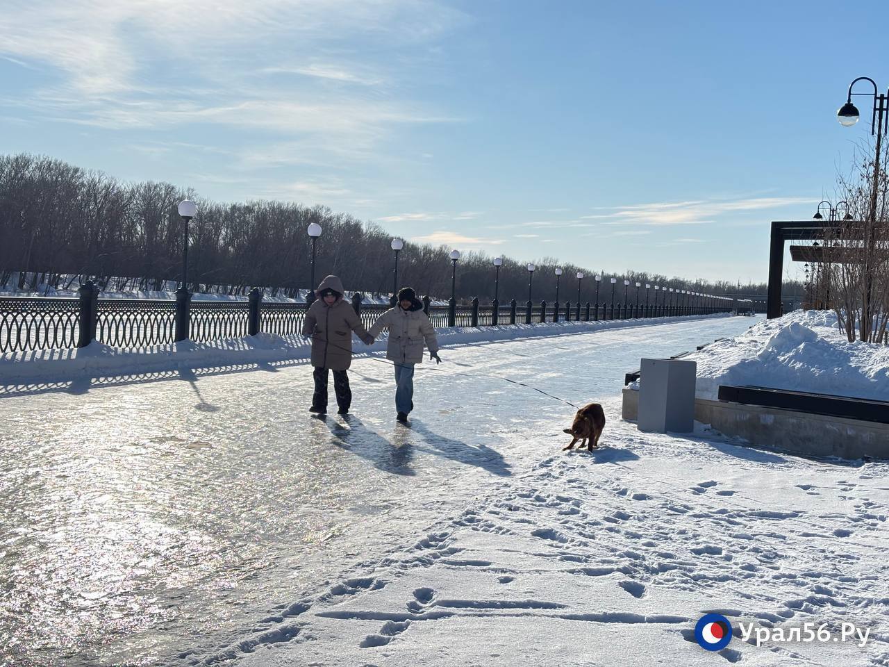 Набережная в Оренбурге превратилась в каток Набережная в Оренбурге превратилась в каток