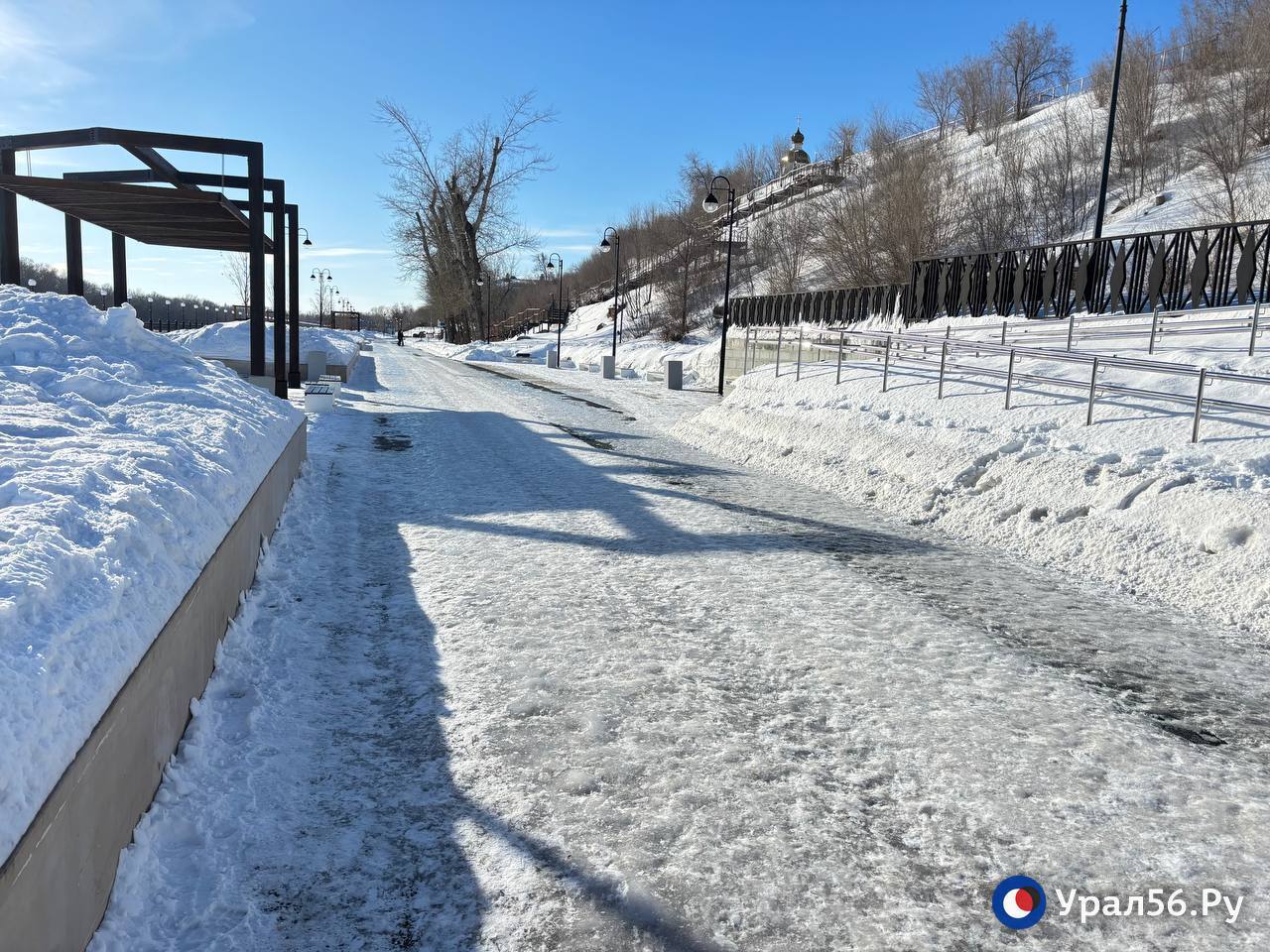 Набережная в Оренбурге превратилась в каток Набережная в Оренбурге превратилась в каток