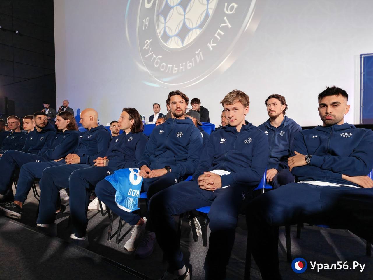 В этим минуты в кинотеатре в ТЦ «Мармелад» проходит встреча игроков и тренерского штаба ФК «Оренбург» с болельщиками В этим минуты в кинотеатре в ТЦ «Мармелад» проходит встреча игроков и тренерского штаба ФК «Оренбург» с болельщиками