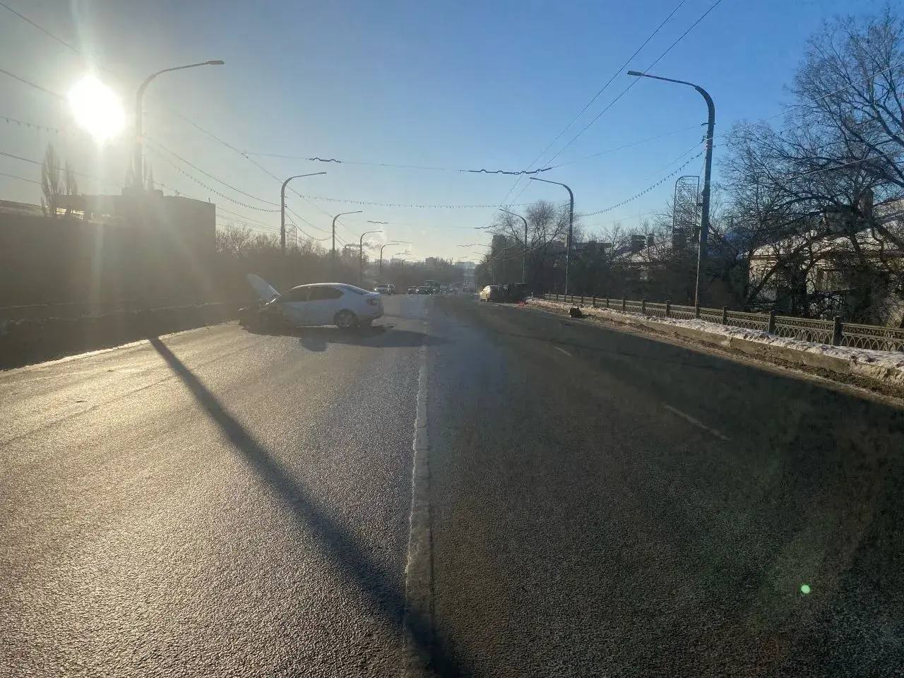 Кадры с тройного ДТП на пр. Братьев Коростелевых в Оренбурге Кадры с тройного ДТП на пр. Братьев Коростелевых в Оренбурге