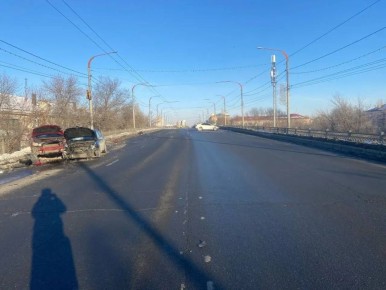 Кадры с тройного ДТП на пр. Братьев Коростелевых в Оренбурге