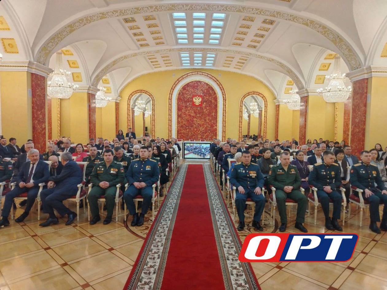 В Оренбурге вручили госнаграды ветеранам труда и участникам СВО