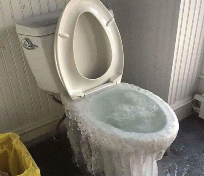 Как защитить унитаз на даче от зимних морозов