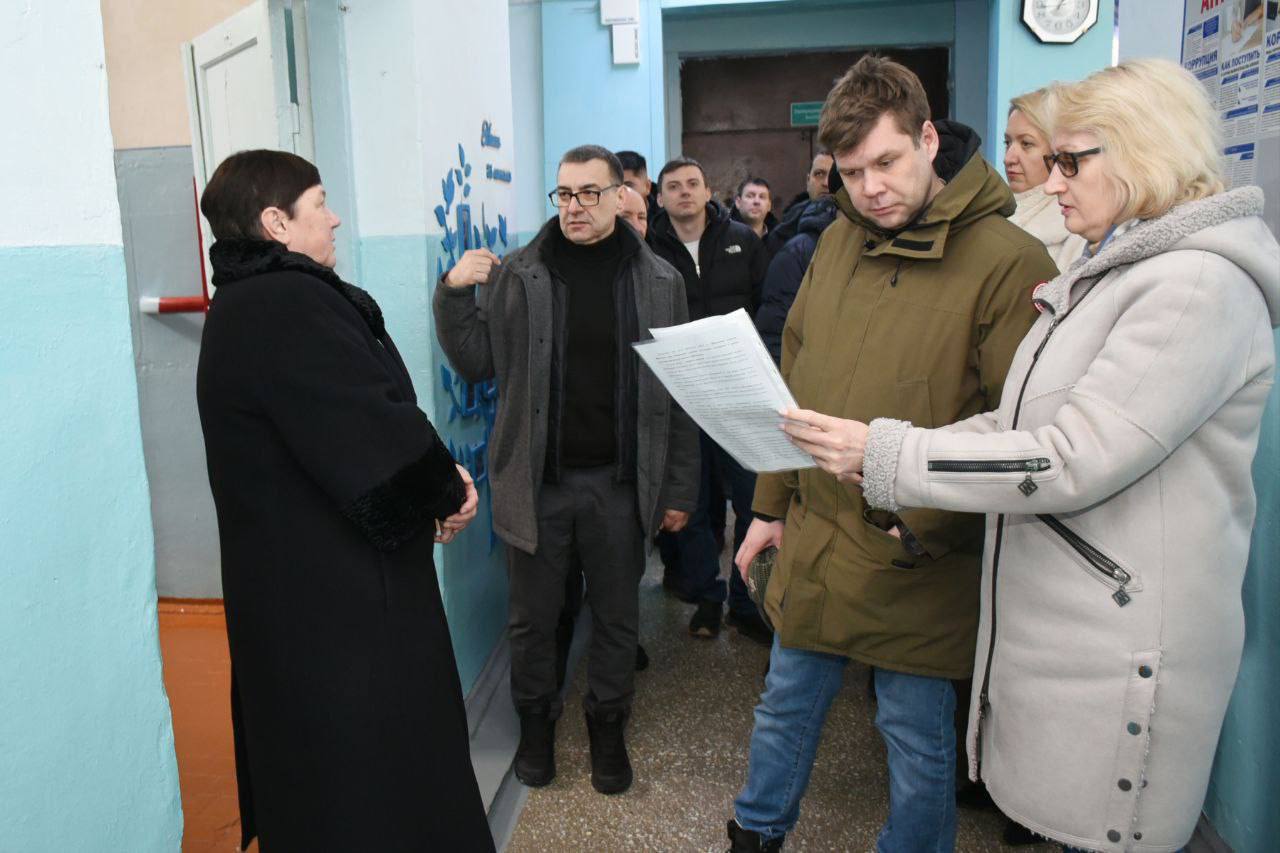 Альберт Юмадилов провел рабочее совещание в селе Краснохолм Альберт Юмадилов провел рабочее совещание в селе Краснохолм