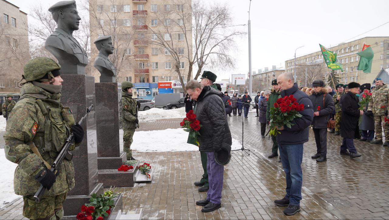 В Оренбурге вспоминают воинов-десантников Псковской дивизии ВДВ В Оренбурге вспоминают воинов-десантников Псковской дивизии ВДВ