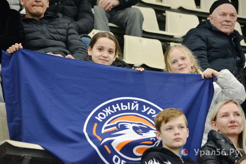 «Южный Урал» обыграл «АКМ» со счетом 4:2 «Южный Урал» обыграл «АКМ» со счетом 4:2