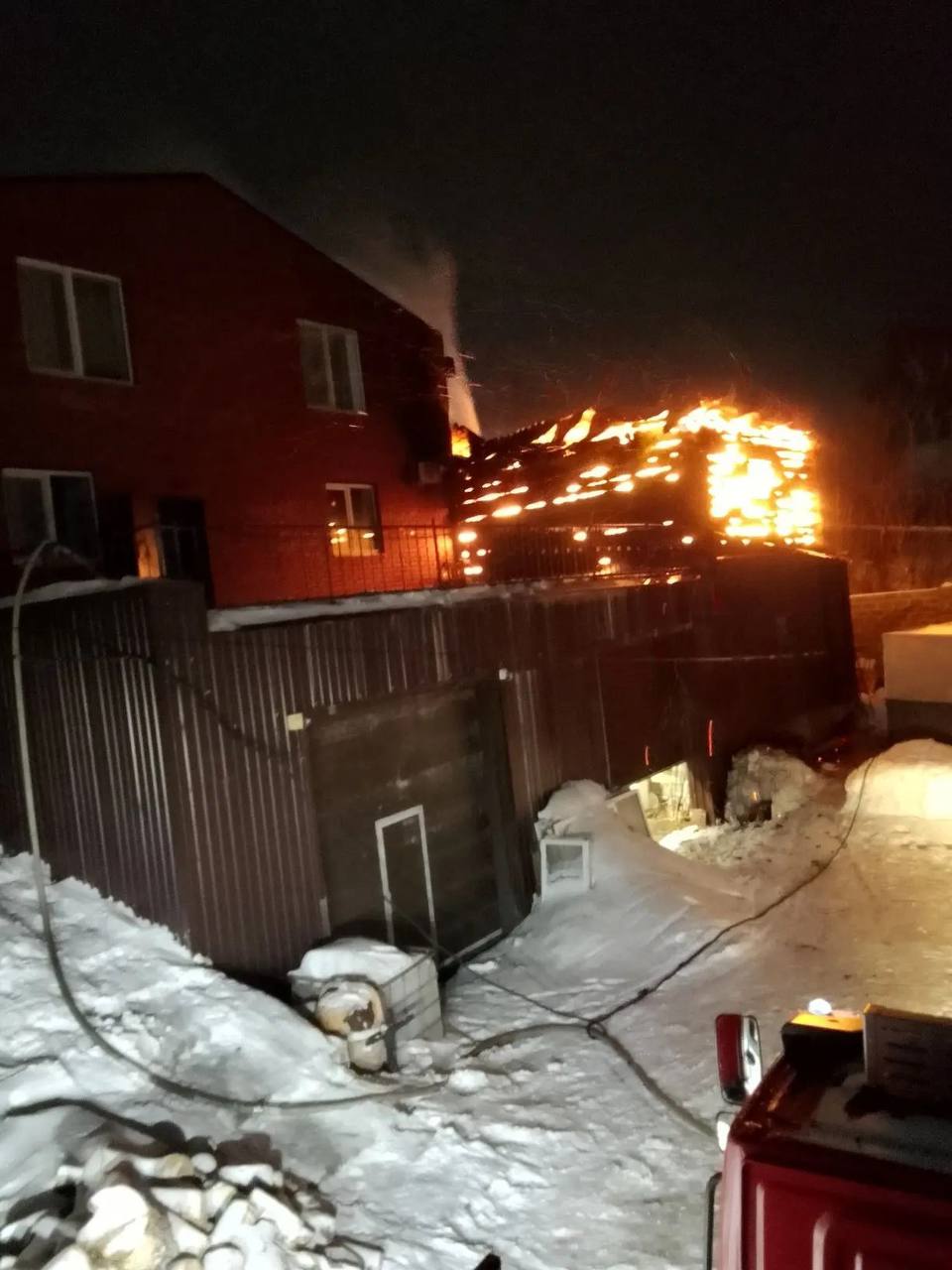 В Новоорском районе ночью горел банный комплекс