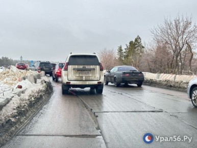Кольцо на Загородном шоссе в Оренбурге: стыки плит собирают пробки