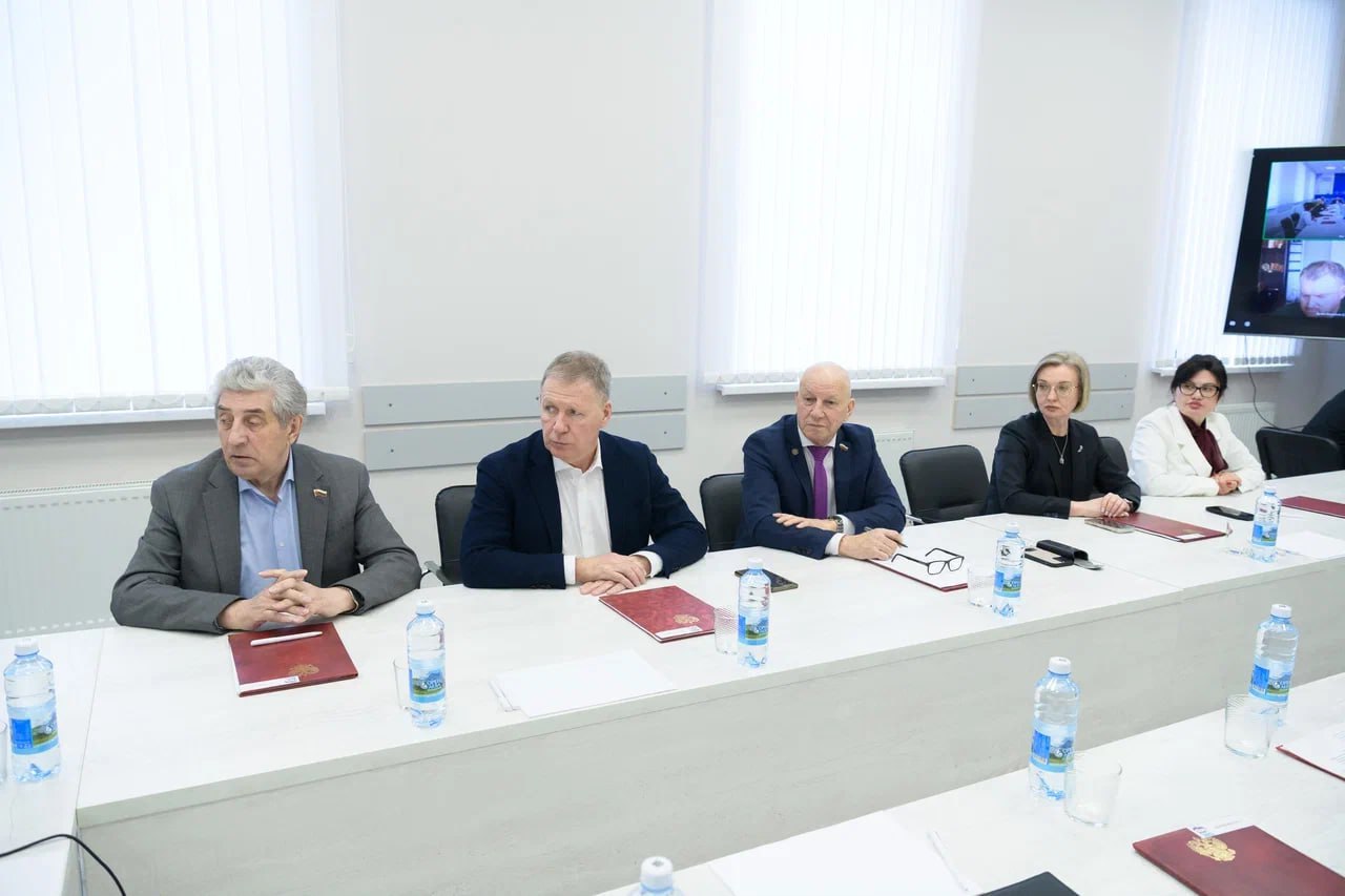 Сегодня, 2 марта, в областном центре прошло заседание Президиума Регионального политсовета партии «Единая Россия» Сегодня, 2 марта, в областном центре прошло заседание Президиума Регионального политсовета партии «Единая Россия»