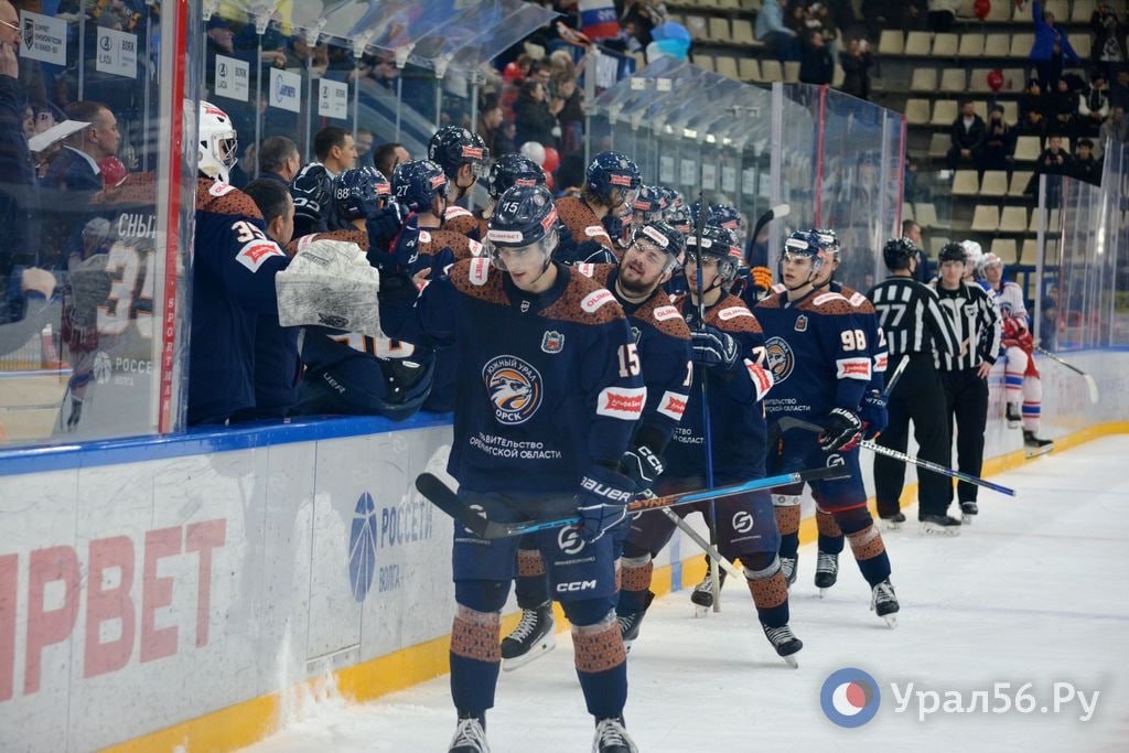 «Южный Урал» обыграл «АКМ» со счетом 4:2 «Южный Урал» обыграл «АКМ» со счетом 4:2