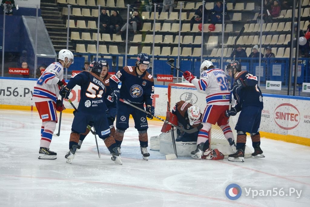 «Южный Урал» обыграл «АКМ» со счетом 4:2 «Южный Урал» обыграл «АКМ» со счетом 4:2