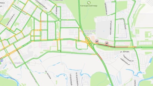 Нежинское шоссе в Оренбурге встало в пробке из-за ДТП
