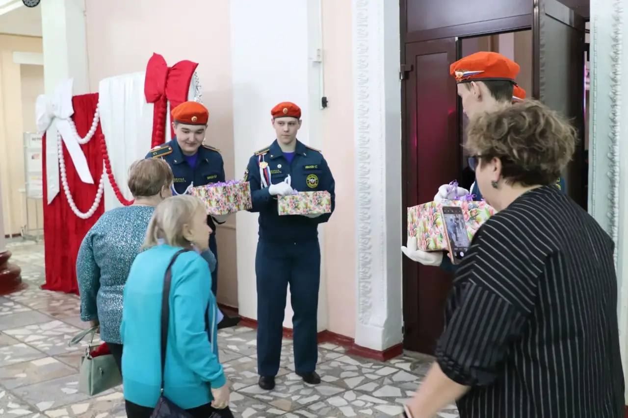 В преддверии 8 Марта в центре творчества «Радость» было по-особенному тепло и уютно В преддверии 8 Марта в центре творчества «Радость» было по-особенному тепло и уютно