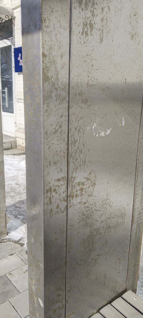 «Умной» остановке на улице Кирова в Оренбурге нет и года, но она уже проржавела «Умной» остановке на улице Кирова в Оренбурге нет и года, но она уже проржавела