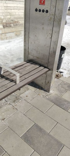 «Умной» остановке на улице Кирова в Оренбурге нет и года, но она уже проржавела