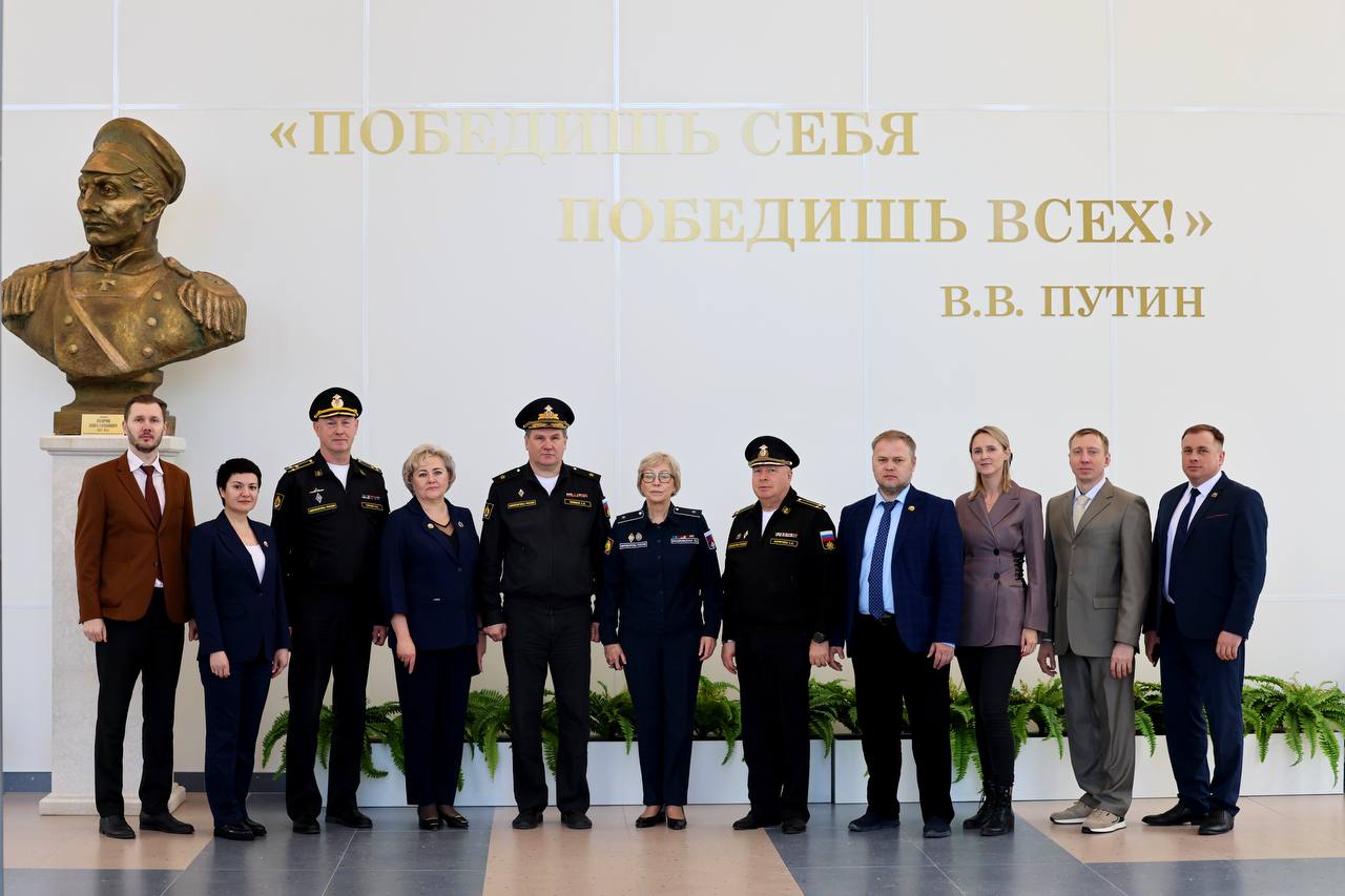 С 10 по 14 марта делегация педагогов Оренбургского президентского кадетского училища во главе с начальником училища Татьяной Машковской работает в филиале Нахимовского военно-морского училища в г. Мариуполе С 10 по 14 марта делегация педагогов Оренбургского президентского кадетского училища во главе с начальником училища Татьяной Машковской работает в филиале Нахимовского военно-морского училища в г. Мариуполе