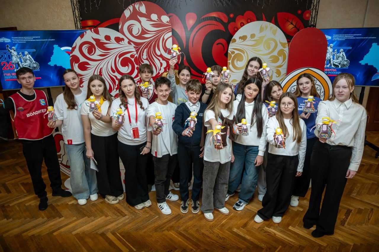 Добро объединяет сердца. 11 марта прошел областной слет волонтеров «Нести добро и радость людям», организованный областным Дворцом творчества детей и молодежи имени В.П. Поляничко при поддержке министерства образования... Добро объединяет сердца. 11 марта прошел областной слет волонтеров «Нести добро и радость людям», организованный областным Дворцом творчества детей и молодежи имени В.П. Поляничко при поддержке министерства образования...