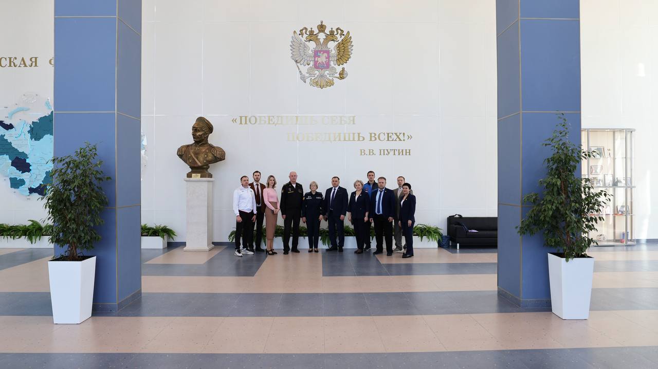 С 10 по 14 марта делегация педагогов Оренбургского президентского кадетского училища во главе с начальником училища Татьяной Машковской работает в филиале Нахимовского военно-морского училища в г. Мариуполе С 10 по 14 марта делегация педагогов Оренбургского президентского кадетского училища во главе с начальником училища Татьяной Машковской работает в филиале Нахимовского военно-морского училища в г. Мариуполе