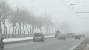 В ГАИ попросили водителей быть аккуратными на дорогах из-за тумана