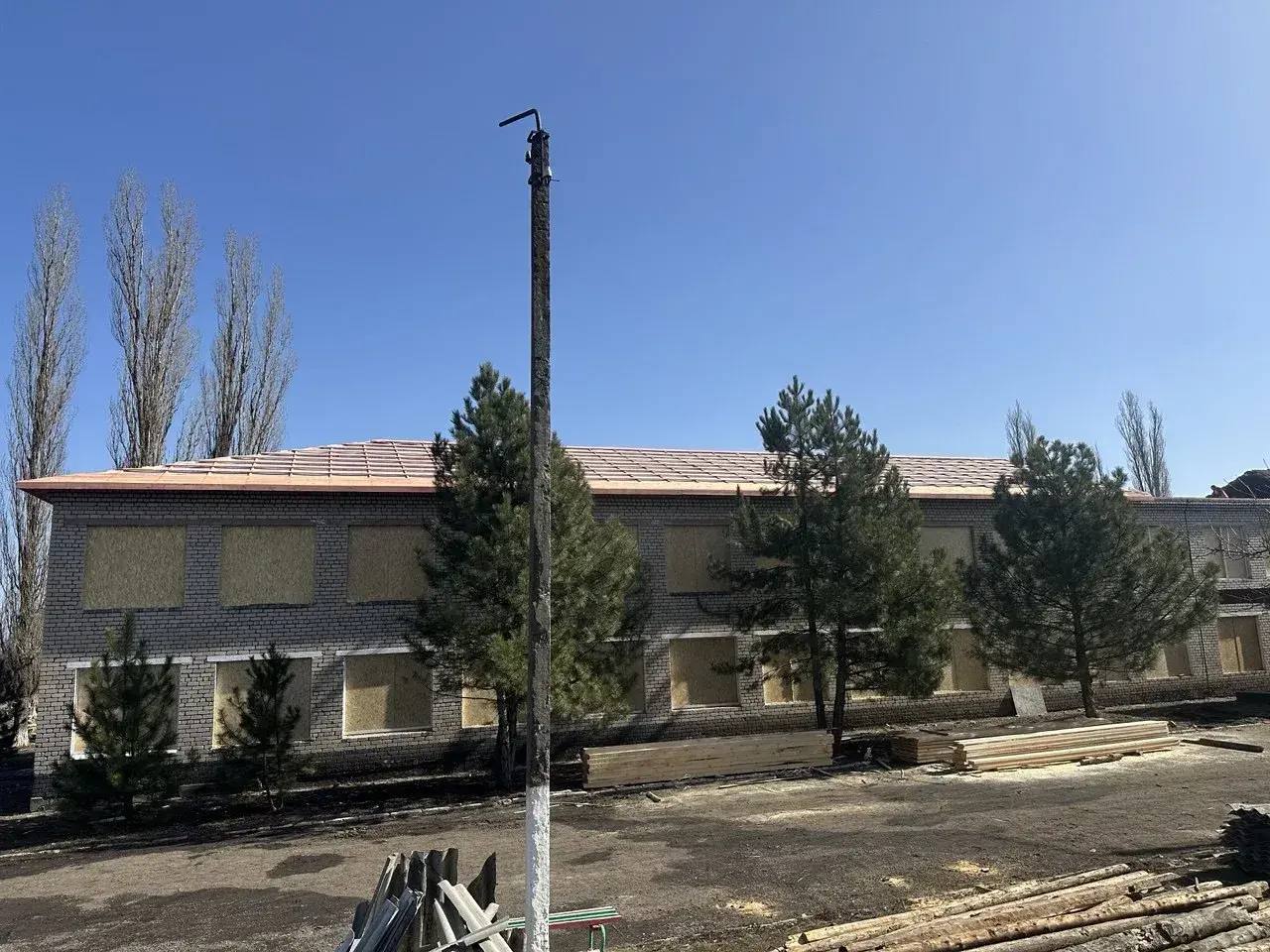 Оренбургские строители восстанавливают школу в Перевальском округе Оренбургские строители восстанавливают школу в Перевальском округе