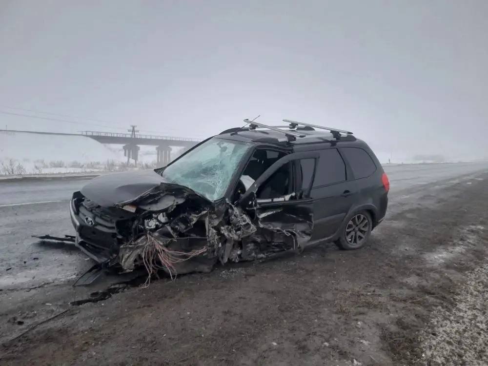 Под Октябрьским столкнулись две «Лады», двое в больнице