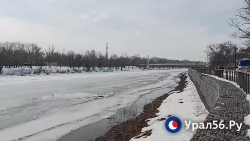 Ледоход скоро: лед на Урале в районе Оренбурга тает, уровень воды постепенно поднимается