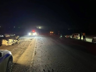 Один человек погиб, 5 пострадали: На трассе в Оренбургской области лоб в лоб столкнулись Hyundai и Lada