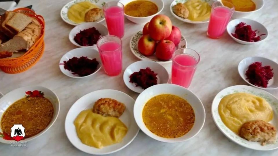 Школьные столовые Орска перешли на витаминное меню