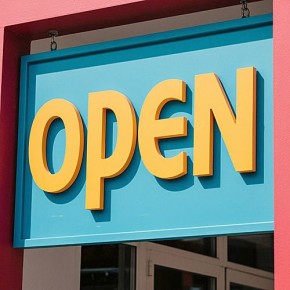 С 1 марта – только по-русски: новые правила для вывесок в России